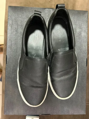 Tenis zara slip on couro