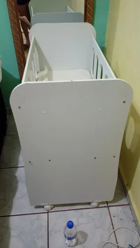 Vendo mini berço usado, acompanha colchão.