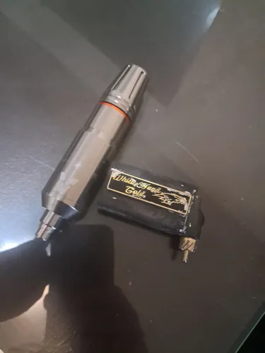 Vendo maquina de tatuagem Aston basicamente nova e fonte muito pouco usada