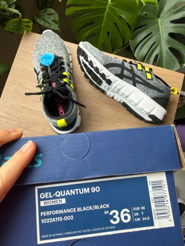 Tênis adidas, asics e coca cola