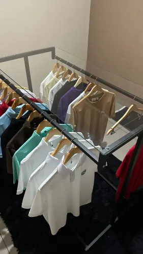 Arara Expositora com Tampo de Vidro