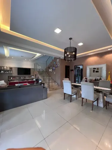 Casa com 3 suites + DCE / Condomínio Fechado
