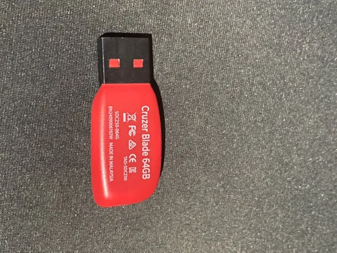 Pendrive SanDisk 64 GB semi-novo