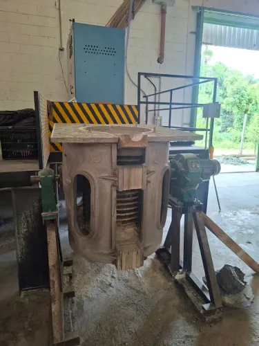 Forno de Indução Industrial Fundição Com Cadinho