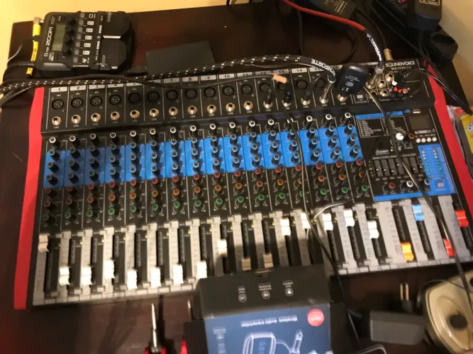 Mesa de som Soundvoice EUX 16 canais