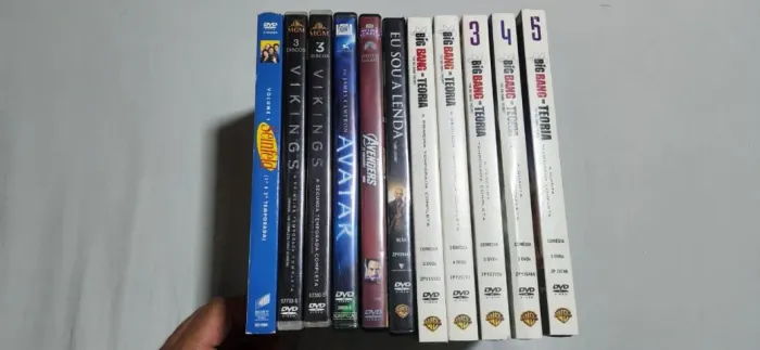 Lote de DVDs de filmes e séries