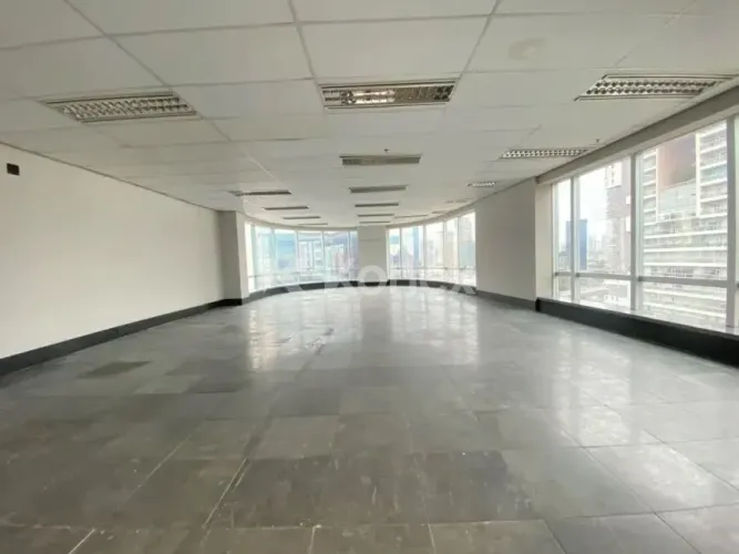 Conjunto Comercial de 330 m² à Venda ou para Locação