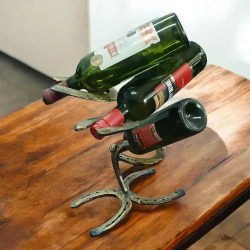 Suporte artesanal vinhos feito com ferraduras