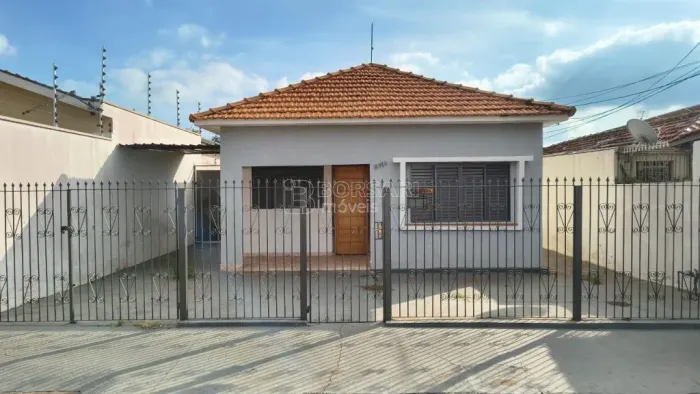 Locação de Casas / Padrão na cidade de Araraquara