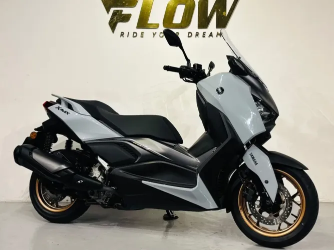 Yamaha Xmax 300 connected abs 2026