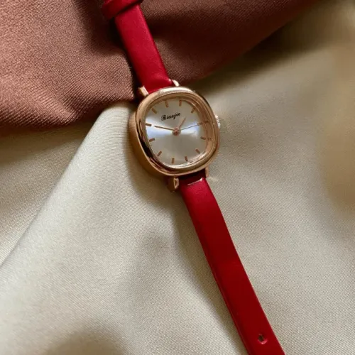Relógio Feminino Elegance Vermelho com Detalhes Dourados