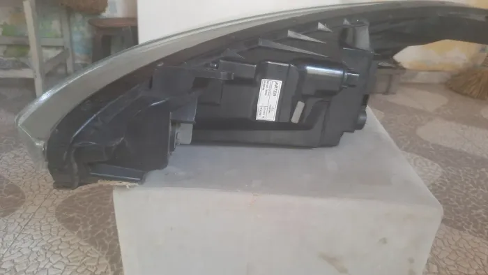 Vende se farol do HB 20 antigo 2016 no preço 250