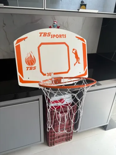 Cesta de basquete com aro e rede