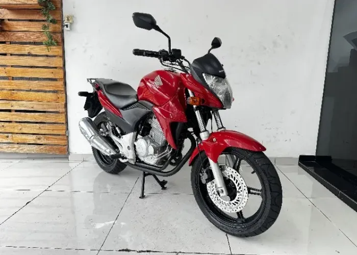 HONDA CB 300R 2014 VERMELHA 73.000 KM