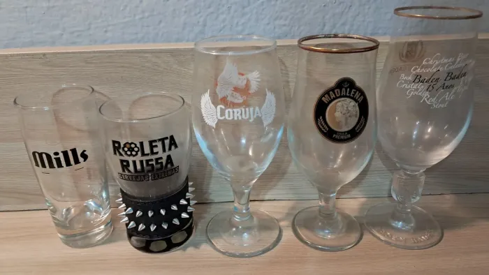 5 copos de cerveja