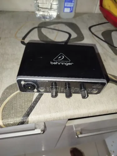 Interface de áudio Behringer