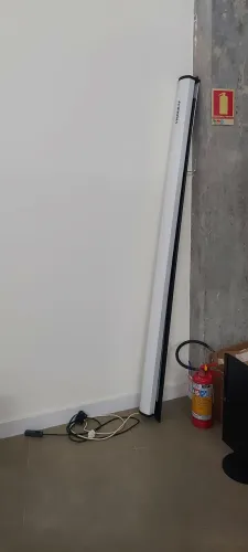 Tela retrátil elétrica para projetor