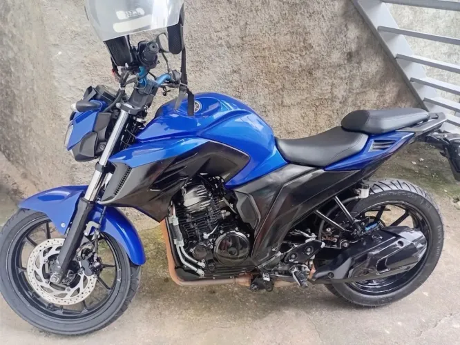 Vendo fazer 250cc, ano 2021, moto muito muito boa para viajar, economia