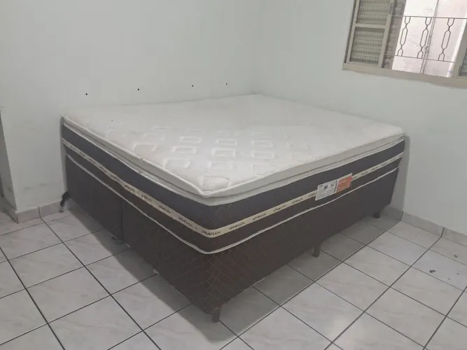 Cama casal com colchão 