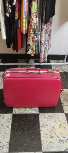 Mala de Mão Rígida, Não Amassa, p/ Viagens ou Colecionadores (avaria) Tam. 64X50