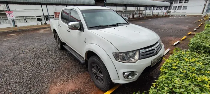 Mitsubishi L200 Triton HPE 3.2 CD TB Int.diesel AUT 2015