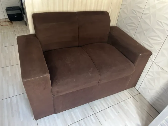 Vende-se sofa de dois lugares 