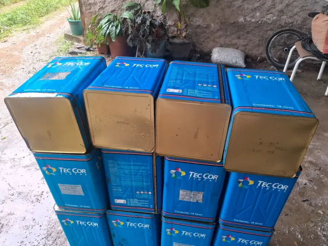 Latas vazias de 18 litros 