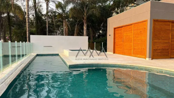 Casa à Venda no Condomínio Vila Alpina | 900 m² - 5 quartos.