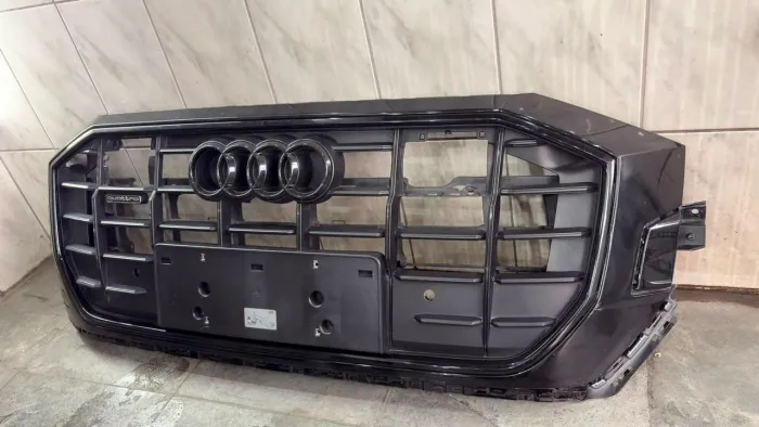 Grade parachoque dianteiro Audi Q8 2023 original