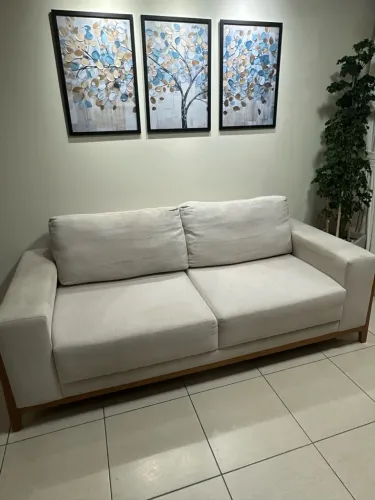 Sofa moderno com um ano de uso