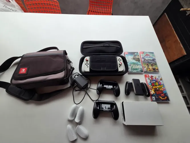 Nintendo Switch OLED Branco + 3 Jogos + 128GB + Skull & Co. + Acessórios