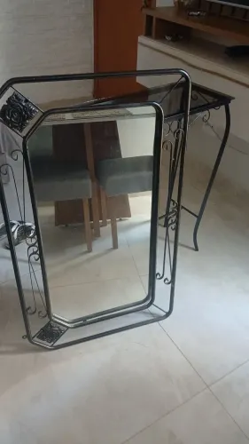 Vende se o conjunto espelho ,e aparador