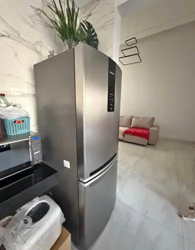 Geladeira Brastemp Frost Free inverse 443litros,tem refrigerador em cima e freezer em baix