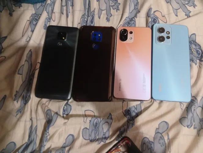 Celulares quebrados com problemas simples 