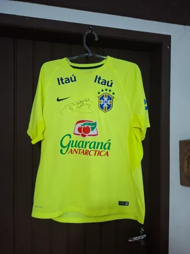 Camisa de Treino Seleção Brasileira Nike (2014/2016) - Tamanho G autografada David luiz