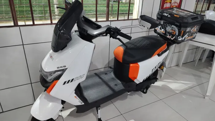 Scooter elétrica marca Forever
