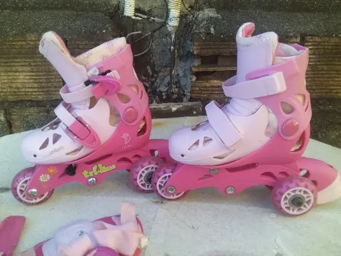 Patins Rosa nº26,27,28,29 Completo com Acessorios so pegar e andar marcas de uso