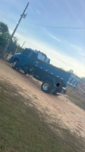 Vendo essa caçamba muito conservada carro bem novinho