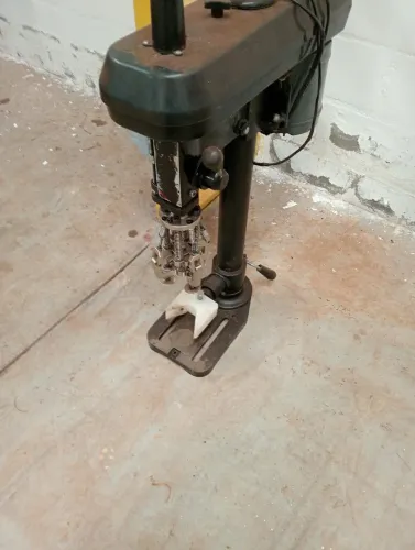 Fechadora Recravadora de Tampas