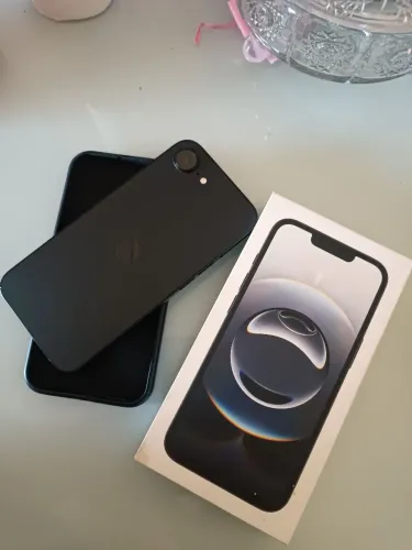 iPhone 16e