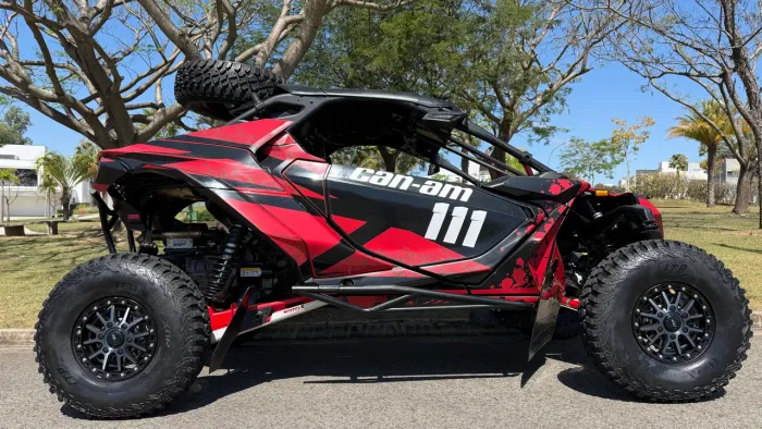 Can Am Maverick R X pouco uso, revisado e muitos acessórios