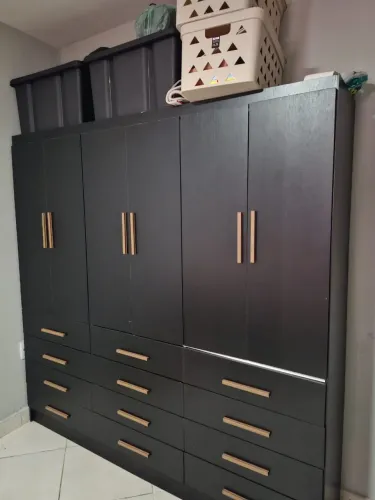 Armário pequeno 6 portas