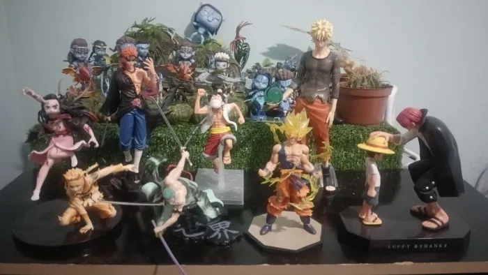 8 Figures de anime Naruto, one piece, dragon ball, demons slayer...
