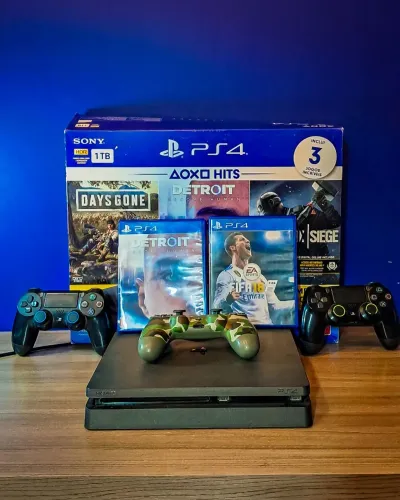PS4 1TB na caixa! +2 Jogos + 2 controles de brinde (ACEITO TROCAS)