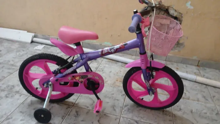 Bicicleta infantil Marca Houston, rosa e roxo personagem