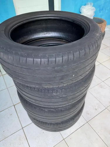 Pneu Bridgestone Turanza 215/50/17 - Ótimo estado