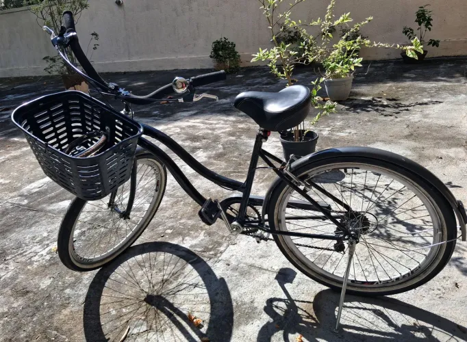 Bicicleta Praiana Preta e Cinza - 6v + acessórios (Ótimo Estado!)