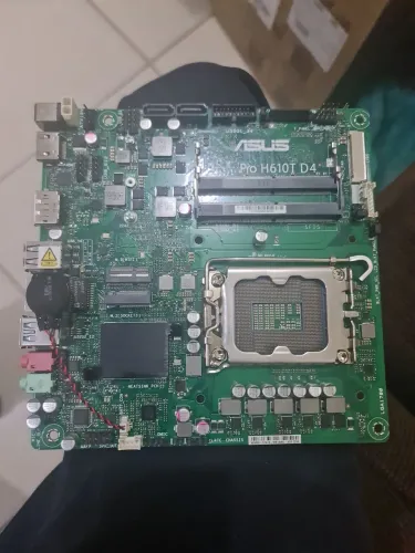 Placa-mãe ASUS Pro H610T D4-CSM LGA1700 Mini-ITX + Cooler Intel