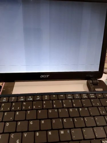 Notebook Acer 1410 4GB SSD com defeito, tela branca 
