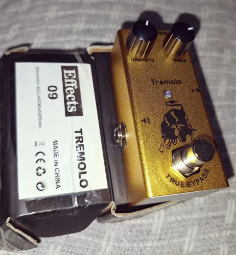 Pedal Tremolo p Guitarra ou Baixo novo na caixa!!